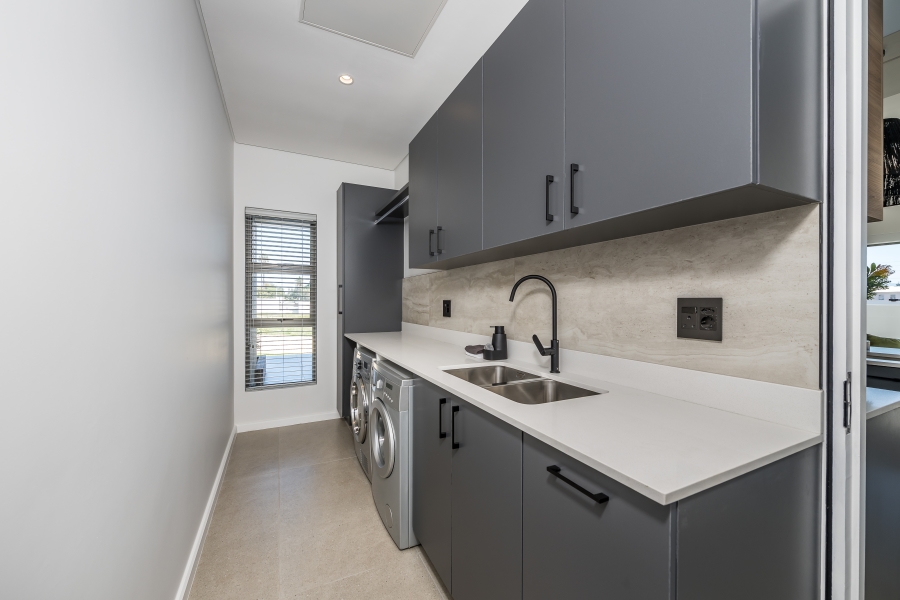 3 Bedroom Property for Sale in Heiderand Western Cape